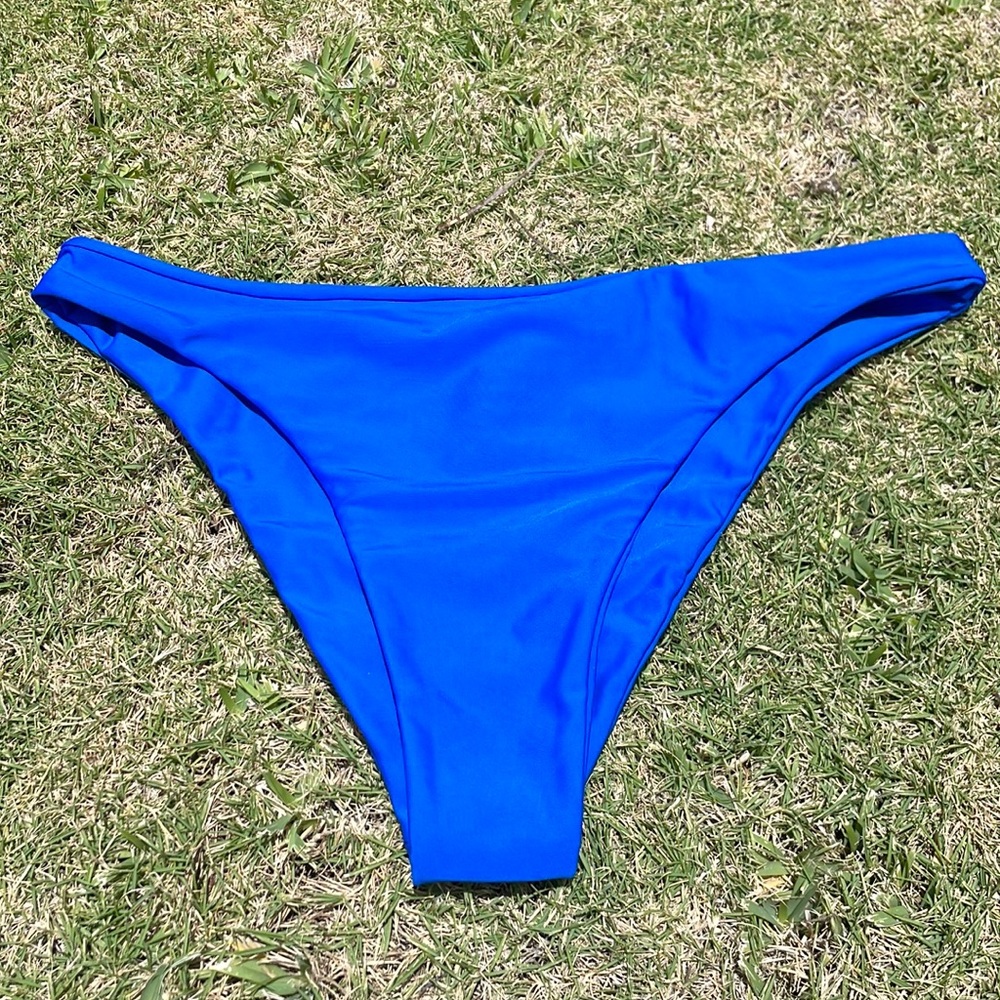 Benoa swim Celma Bottoms in Space